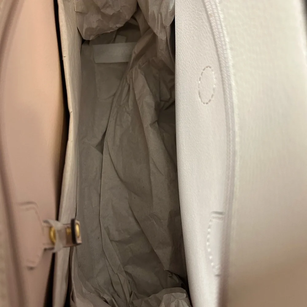 New Michael Kors Maisie
Large Pebbled Leather 2 in-1 Tote
Bag. - Picture 11 of 16